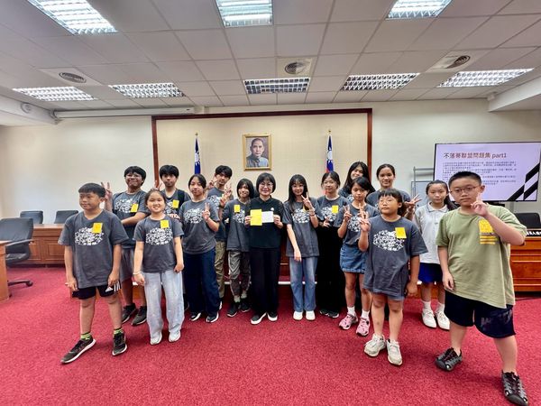 ▲▼除了街頭行動,不落蒂聯盟也積極推動社會對話。今年在三重高中舉辦「兒童行動論壇」,邀集10個兒童團體、近400人參與,並有加拿大分隊線上共襄盛舉。(照片來源:不落蒂聯盟。(圖/信義房屋提供)