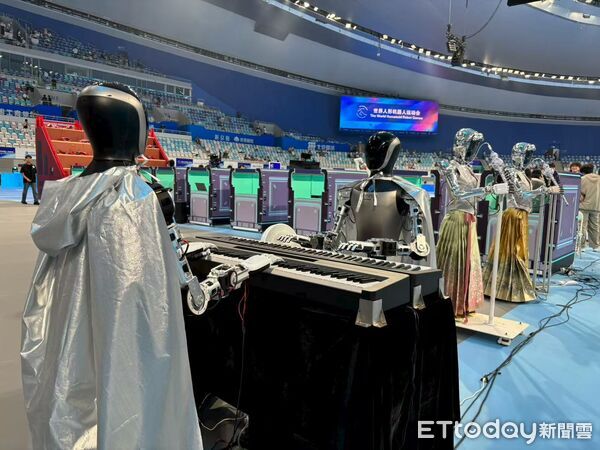 ▲▼世界人形機器人運動會開幕式。(圖/記者陳冠宇攝)