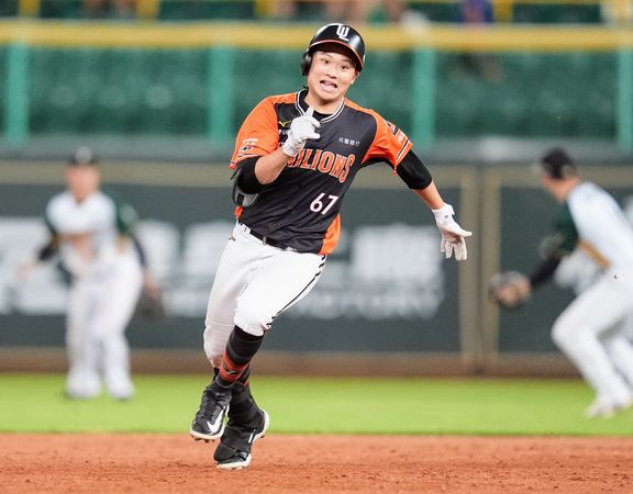 ▲林泓弦擊出3分打點二壘安打。(圖/統一公關提供)