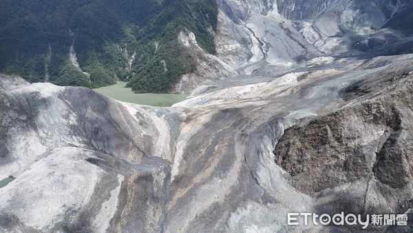 ▲▼颱風過境後統計,累積雨量約218.5毫米,為堰塞湖帶來約967萬噸蓄水量。(圖/花蓮分署提供,下同)