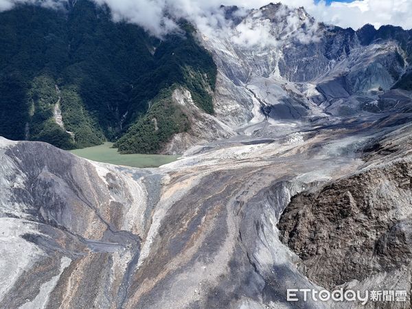 ▲▼颱風過境後統計,累積雨量約218.5毫米,為堰塞湖帶來約967萬噸蓄水量。(圖/花蓮分署提供,下同)