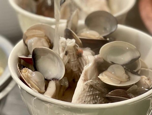 ▲超人鱸魚─鱸魚湯(中段)。(圖/取自超人鱸魚臉書)