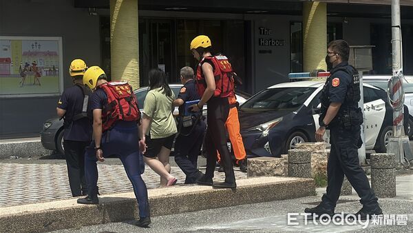 ▲▼今天上午10點30分,陳女在家與父爭吵後,獨自到靠海的圍欄處吹風,父親擔心報警協助。(圖/記者吳世龍攝)