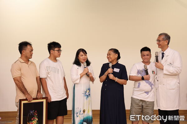 ▲慈濟基金會林碧玉副總執行長39周年慶上感恩從各地聚集到花蓮的人才無私的付出,守護鄉親健康。(圖/慈濟醫學中心提供,下同)