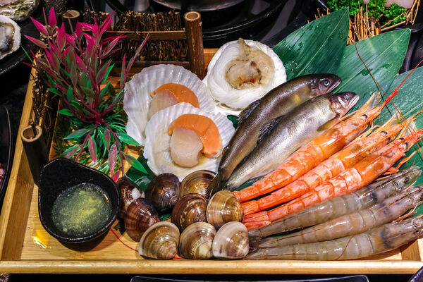 ▲▼桃園CP值高海鮮牛排吃到飽推薦。(圖/部落客陳小可提供)