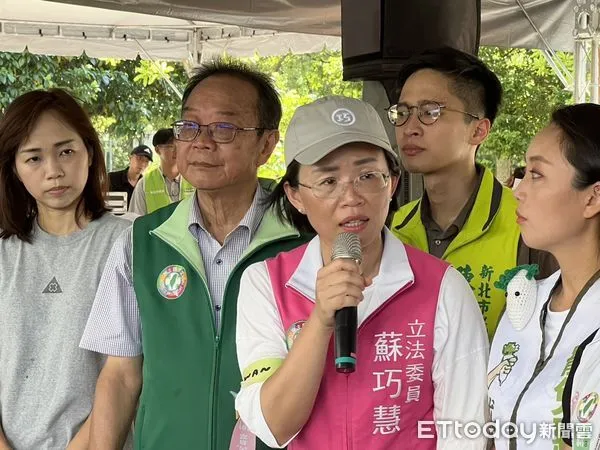 ▲▼民進黨立委蘇巧慧出席「拔羅波 拚一波」選前黃金週徒步掃街暨定點宣講活動。(圖/記者詹詠淇翻攝)