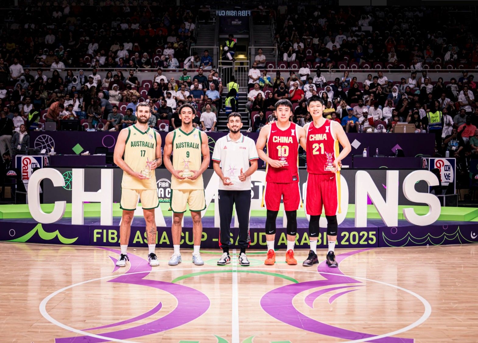 ▲▼澳洲男籃完成亞洲盃3連霸;年輕側翼加洛威獲本屆賽會MVP;中國雙核心胡金秋、王俊傑入選最佳5人 。(圖/取自FIBA)