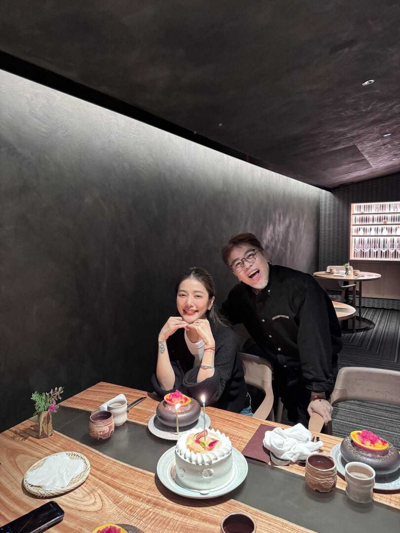 50歲許路兒依然少女感爆棚!時尚帶貨王、超強鞋包清單搜出來,平價&精品通通有