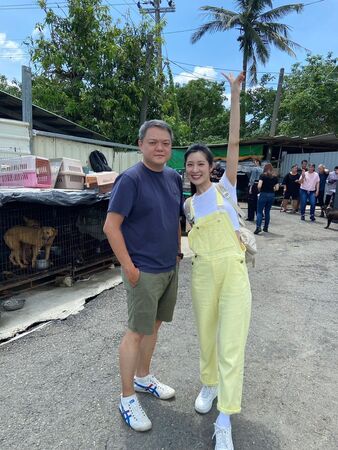 ▲韓雨潔與唐子元號召鹿希派、最美禮生寧寧、星野優、李家葳、李庭萱等人參與浪愛送糧公益活動。(圖/調皮浪浪園區)