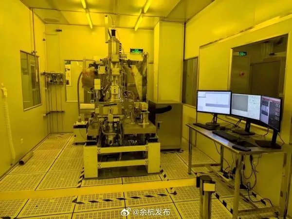 ▲▼浙江大學餘杭量子研究院宣布,中國首台商業電子束蝕刻工具「羲之」正式投入市場應用。(圖/翻攝自餘杭宣布/微博)