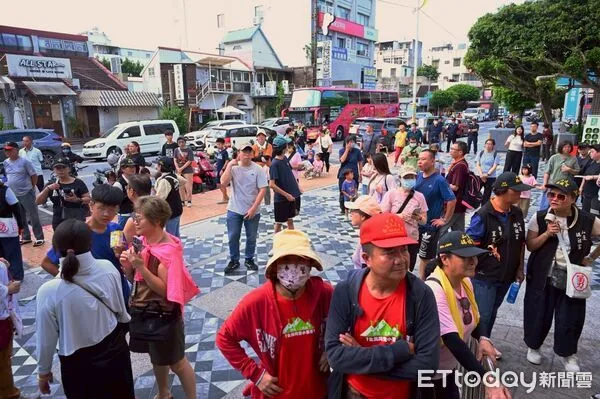▲▼苗栗「山邊媽祖」首次蒞臨花蓮市公所,現場香火鼎盛並出現「發爐」吉兆。(圖/花蓮市公所提供,下同)