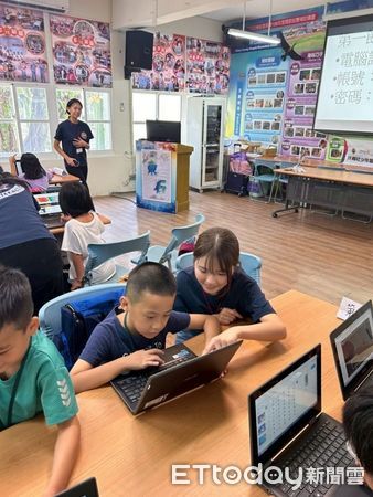 ▲▼ 嘉科實中扶少團學子走進偏鄉打造東石國小暑假最溫暖的學習冒險 。(圖/嘉科實中提供)