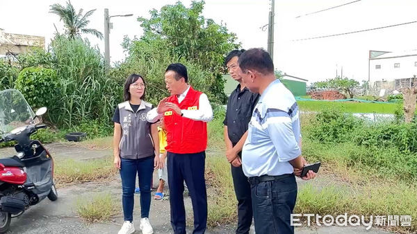 ▲▼ 災區民宅屋頂遭颱風吹飛,縣府攜手百工修繕利他協會復原 。(圖/嘉義縣政府提供)