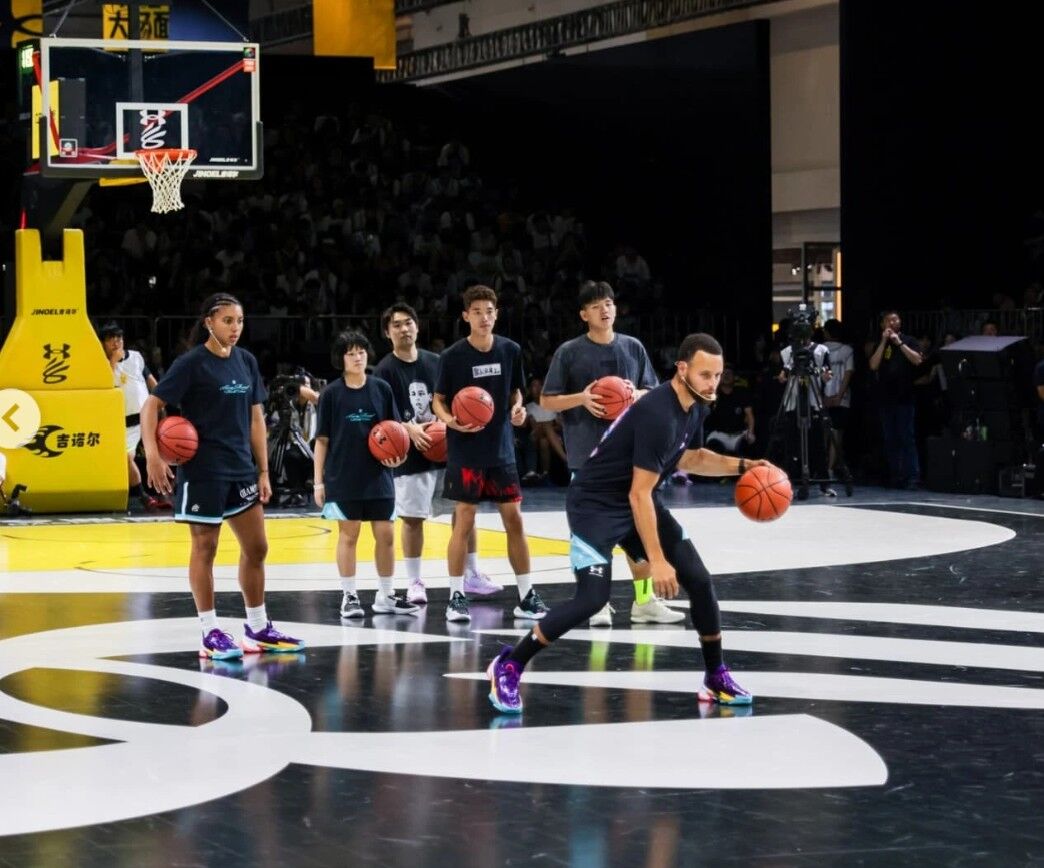 ▲▼勇士天王柯瑞展開中國行,重慶的無人機燈光秀再現晚安慶祝。(圖/翻攝自IG/stephencurry30)