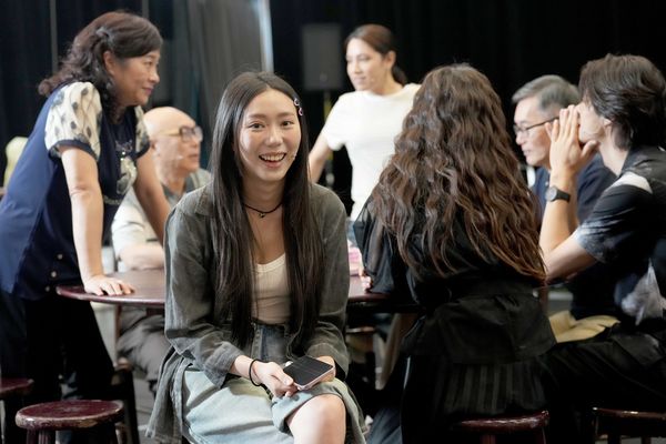 ▲▼綠光劇團新作《八月,在我家》加入多位新生代表演者,包含啦啦隊女神張晴、資深影視人鄧安寧的女兒鄧雨忱、以KPOP舞蹈勇闖一片天的Miyaw Sika洪淳晨。(圖/張大魯攝影,綠光劇團提供)