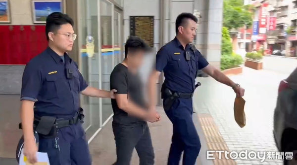 ▲騎士違規逃逸遭警壓制 車內搜出毒品送辦。(圖/記者郭世賢翻攝)