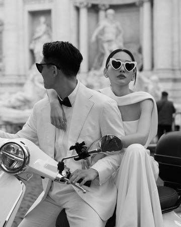 ▲林映唯(左)年初被交往三年多的男友Richard密謀求婚成功,兩人前往羅馬拍婚紗。(圖/自由試提供)