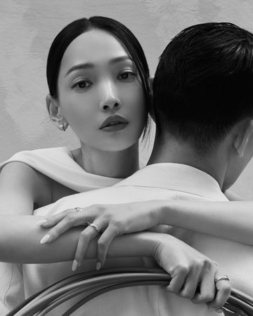 ▲林映唯(左)年初被交往三年多的男友Richard密謀求婚成功,兩人前往羅馬拍婚紗。(圖/自由試提供)