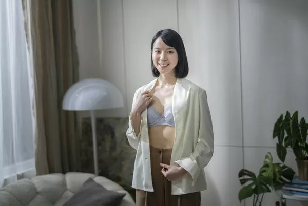 ▲程予希擔任黛安芬年度三世代廣告計畫中30代篇的代表人物。(圖/黛安芬提供)