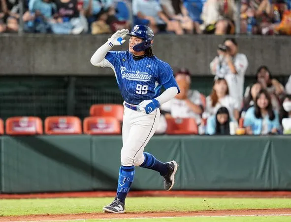 ▲▼張育成。(圖/富邦悍將提供)