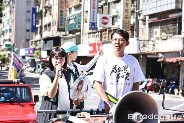 ▲民眾黨主席黃國昌出席核三延役投同意車掃。(圖/記者林敬旻攝)