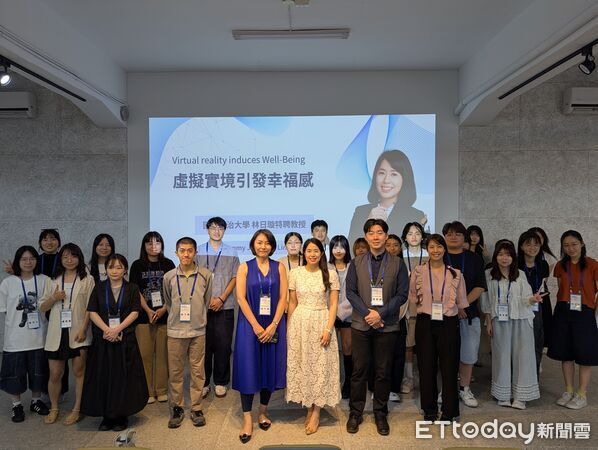 ▲▼林日璇教授與《幸福感眼鏡體驗分享工作坊》體驗學員一起合影。(圖/政大提供)