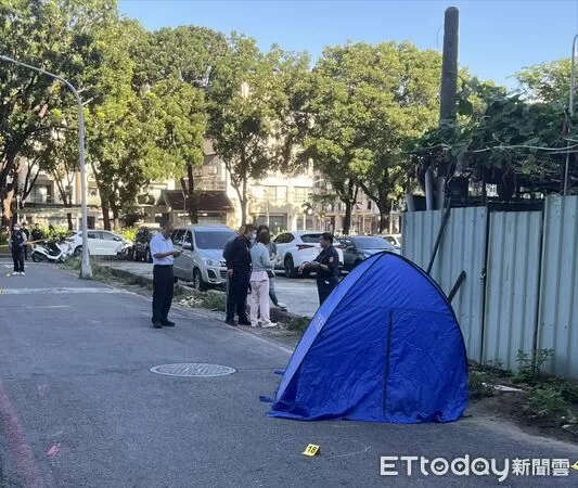 ▲▼高雄左營行刑式槍殺,一男倒臥血泊亡。(圖/記者吳奕靖翻攝)