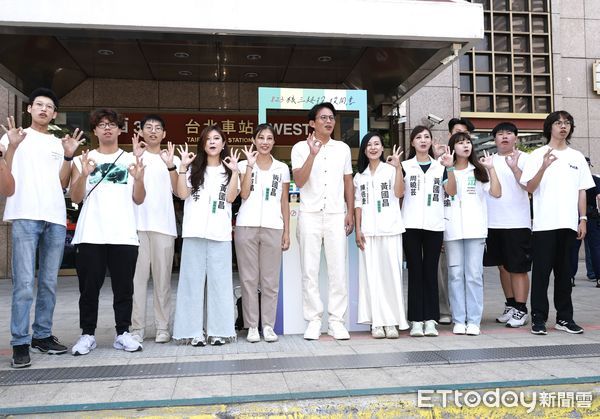 ▲▼ 民眾黨核三延役公投宣傳快閃行動-黃國昌。(圖/記者黃克翔攝)