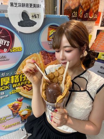 ▲樂天女孩到香港 。(圖/樂天桃猿)