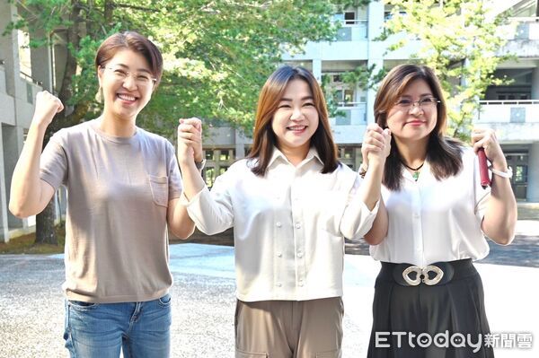 ▲▼ 立委馬文君上午9點現身投票,南投縣長許淑華、民眾黨立委麥玉珍陪同。(圖/記者高堂堯翻攝,下同)