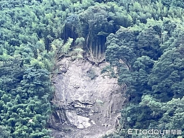 ▲▼投89線28K+300馬烈霸下方23日發生落石。(圖/當地民眾提供)