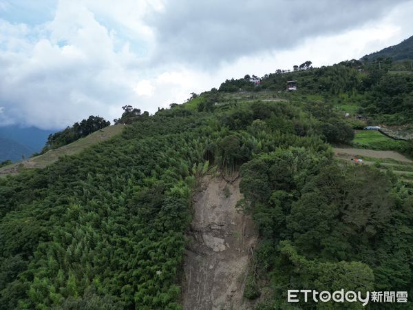 ▲▼投89線28K+300馬烈霸下方23日發生落石。(圖/當地民眾提供)