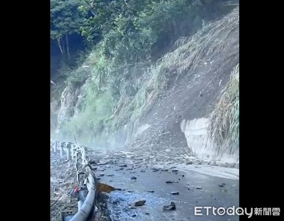 ▲▼投89線28K+300馬烈霸下方23日發生落石。(圖/當地民眾提供)