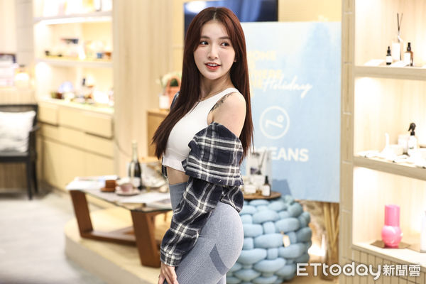 ▲樂天女孩DORA出席品牌活動。(圖/記者林敬旻攝)