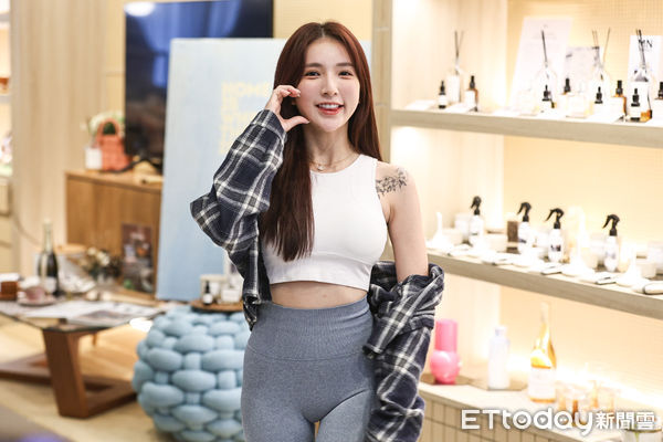 ▲樂天女孩DORA出席品牌活動。(圖/記者林敬旻攝)