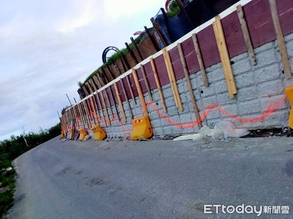 ▲▼花蓮鹽寮山嶺路遭天災破壞,復建工程已在施工中,用路人減速慢行注意安全。(圖/花蓮縣政府提供,下同)