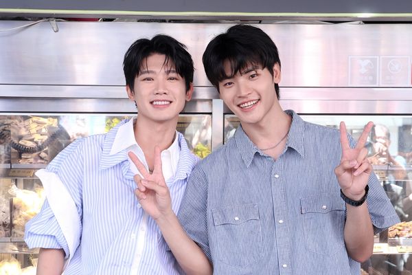 ▲洪言翔、羅章恩出席一日店長活動。(圖/老王炸烤提供)