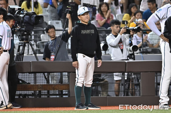 ▲▼中職台鋼雄鷹總教練洪一中。(圖/記者李毓康攝)