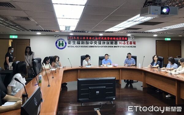 ▲健保署為強化同仁對廉政法紀的意識與落實,邀請廉政署及中央銀行政風室針對「圖利與便民」及「公務員廉政倫理」進行專業解析。(圖/健保署北區業務組提供)