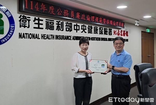 ▲▼北區業務組張溫温組長感謝邱智宏組長及劉耀中主任蒞臨授課。(圖/健保署北區業務組提供)