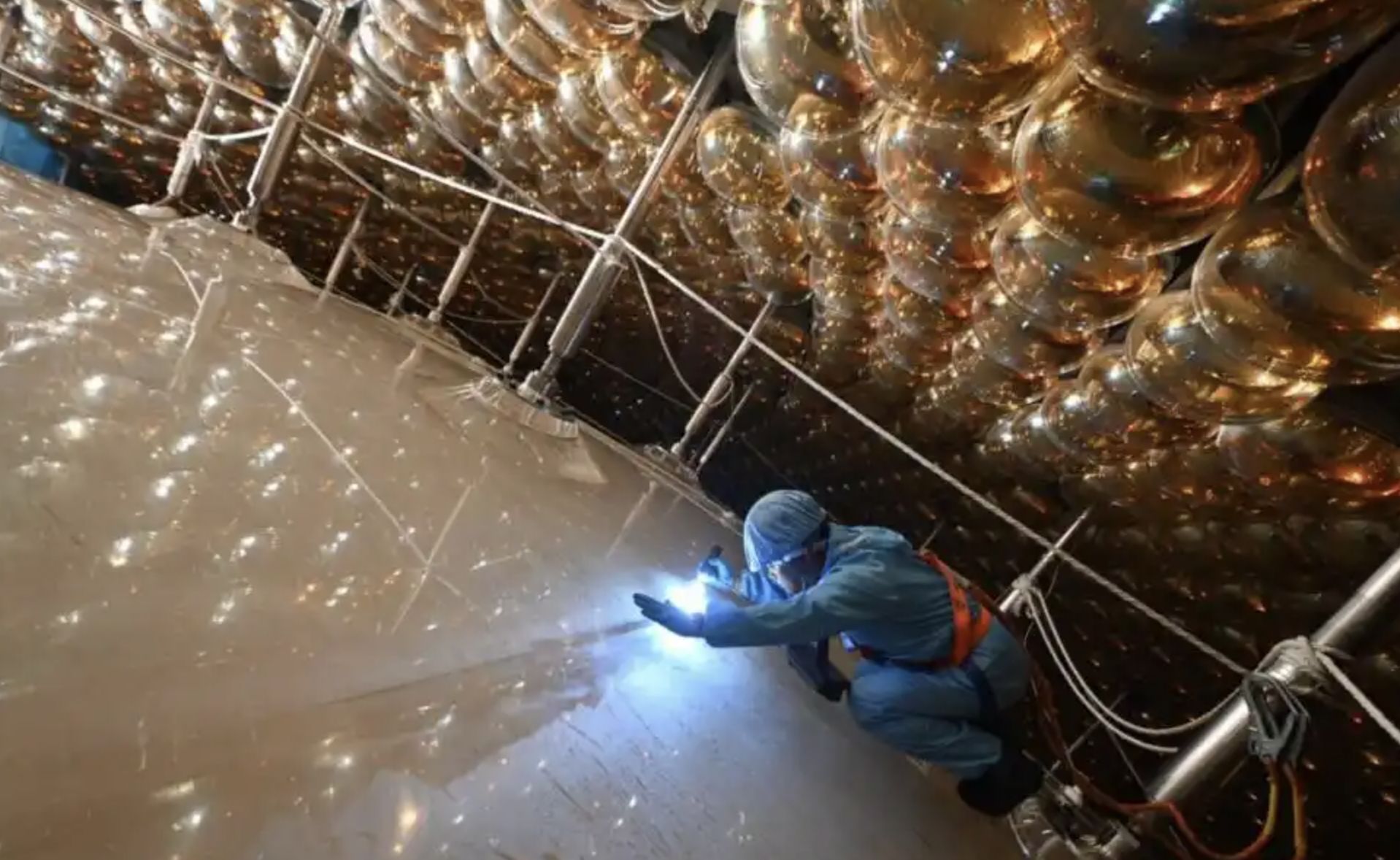 ▲廣東江門地下700公尺深的「江門中微子實驗」(JUNO)正式啟用。(圖/翻攝央視)