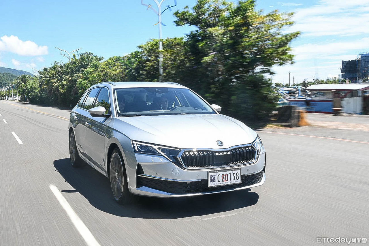 ▲Octavia Combi 4x4四驅更穩,展現比前驅RS截然不同的個性。(圖/記者徐煜展攝)