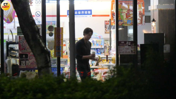 貼心獻帽1/劉書宏新歡曝光!護愛席惟倫「大街狂吸」超曖昧