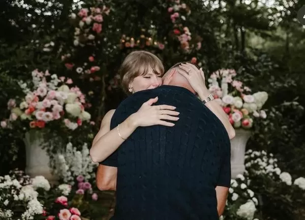 ▲▼ 泰勒絲訂婚 。(圖/翻攝IG)