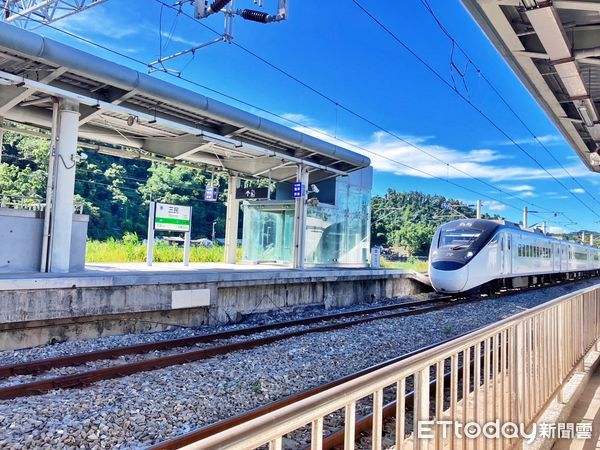 ▲▼台鐵9大秘境小站「鐵道尋站趣」活動,加碼推名片式月台票。(圖/台鐵公司提供)