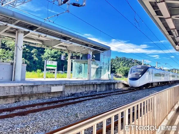 ▲▼台鐵9大秘境小站「鐵道尋站趣」活動,加碼推名片式月台票。(圖/台鐵公司提供)