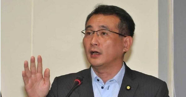 前民進黨立委鄭運鵬發文挺李洋。(圖/報系資料照)