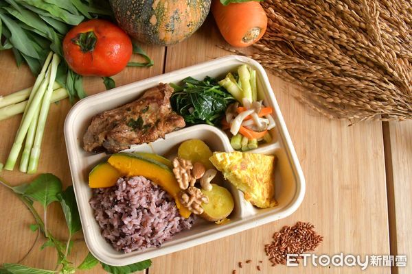 ▲花蓮集食饗樂活動輔導77家餐飲店推出健康美味餐食並製作成「健康餐盒地圖」。(圖/花蓮衛生局提供,下同)