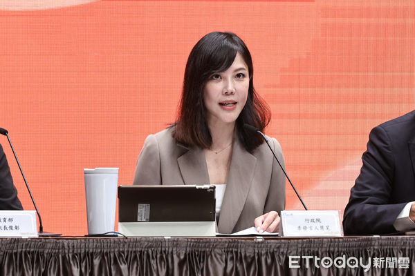 ▲行政院發言人李慧芝主持院會後記者會。(圖/記者林敬旻攝)