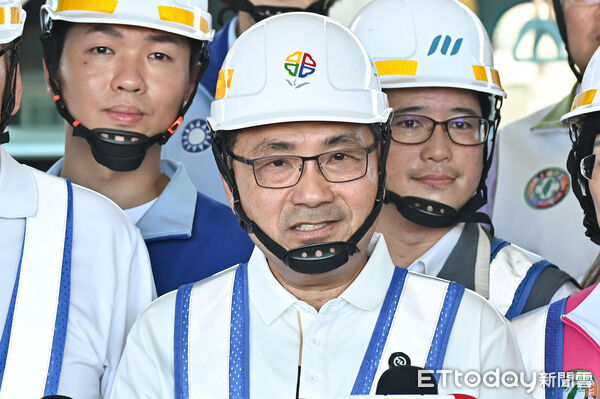 ▲▼新北市長侯友宜視察新北捷運三鶯線陶瓷老街站。(圖/記者李毓康攝)